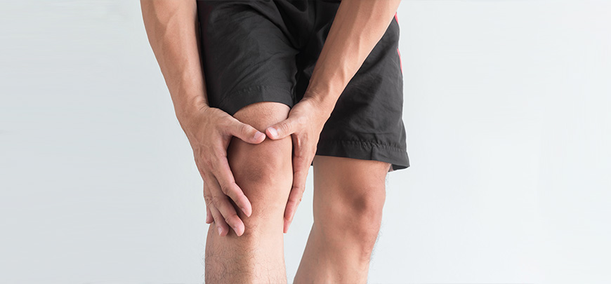 patient needing knee pain treatment in Dublin