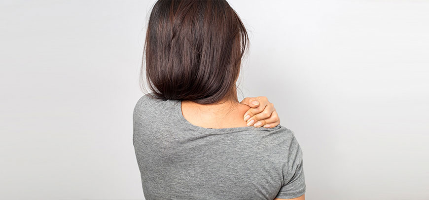 patient needing shoulder pain treatment in Dublin